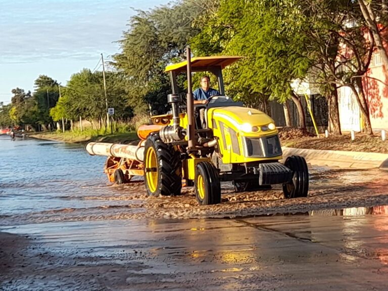 Trabajos de desagote para mitigar los anegamientos en la ciudad.